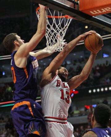 Joakim Noah y Jon Leuer.