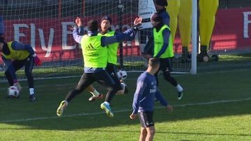 Ramos e Isco celebran un gol al más puro estilo NBA