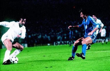 (CLASIFICADO) El debut del equipo húngaro en competiciones europeas fue más que digno. Los magiares, que vivieron su época dorada en los 80 con cuatro participaciones en la UEFA y una en la Recopa, vencieron 2-1 en la ida. Santillana anotó el gol del Madrid. El 1-0 de la vuelta fue obra de Isidro en el 73’, en un encuentro en el que ambos equipos acabaron con nueve jugadores.