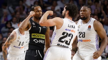El escolta del Partizán Kevin Punter se encara con Sergio Llull, del Real Madrid, tras recibir una falta antideportiva que desencadenó la bronca posterior.