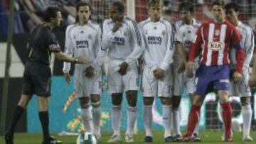 Fernando Torres, en su último duelo ante el Madrid con la camiseta rojiblanca.