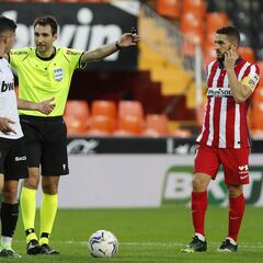 Competición sanciona a Gracia y Guillamón por forzar la amarilla ante el Atleti, pero el Valencia recurrirá
