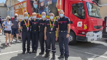 Vacunación en el camión de los bomberos que cuidan del Tour