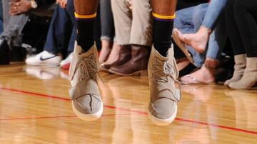 Las 'zapas' con la que Young le dio su 1ª asistencia a Kobe