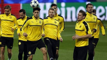 Los jugadores del Borussia Dortmund durante el entrenamiento del equipo en el estadio Luz de Lisboa, Portugal.