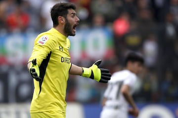 El 'Halcón' jugó en Colo Colo y la U, pero sólo disputó un Superclásico. Fue por el Cacique y tuvo una mala tarde en el empate 2-2 en el estadio Nacional, el 8 de abril de 2017.