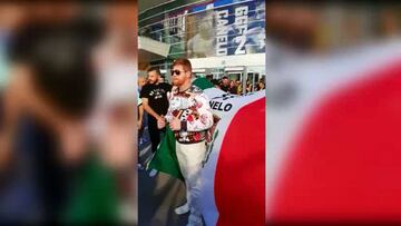 El 'falso Canelo' no podía faltar a la pelea y se robó las miradas