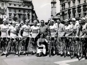 El equipo Ignis al completo con Miguel Poblet en sus filas. Fue el equipo con el que consiguió las victorias más importantes de su carrera.