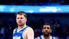 Luka Doncic y Kyrie Irving, bases de Dallas Mavericks, ante Sacramento Kings.