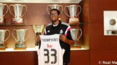 Trey Thompkins ya posa con la camiseta del Real Madrid.