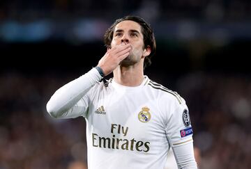El malague?o lleg車 al Valencia en 2009, con 17 a?os, para jugar en las categor赤as inferiores del club. En verano de 2011, sin haberse asentado en el club che, se march車 al M芍laga. En verano de 2013 fich車 por el Real Madrid, hasta la temporada 2021-22 que se march車 al Sevilla.