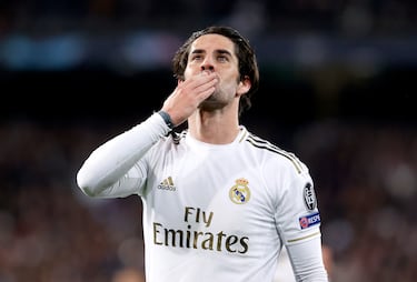 El malagueño llegó al Valencia en 2009, con 17 años, para jugar en las categorías inferiores del club. En verano de 2011, sin haberse asentado en el club che, se marchó al Málaga. En verano de 2013 fichó por el Real Madrid, hasta la temporada 2021-22 que se marchó al Sevilla.