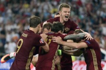 Los jugadores de Rusia celebrando el gol 1-1 frente a Inglaterra