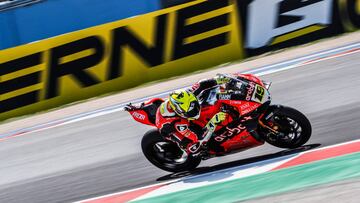 &Aacute;lvaro Bautista durante los libres en Misano.