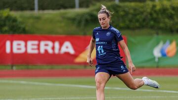 LAS ROZAS (MADRID), 23/06/2022.- La centrocampista de la selección española de fútbol Alexia Putellas controla el balón durante un entrenamiento del combinado nacional este jueves en la Ciudad del Fútbol, en Las Rozas, Madrid. EFE/RFEF/Pablo García SOLO USO EDITORIAL/SOLO DISPONIBLE PARA ILUSTRAR LA NOTICIA QUE ACOMPAÑA (CRÉDITO OBLIGATORIO)