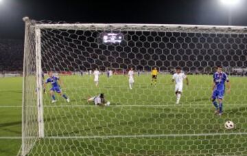 Con dos goles de Eduardo Vargas y uno de Gustavo Lorenzetti, los azules se impusieron por 3-0 y se quedaron con el título de la Copa Sudamericana