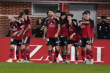 Gelabert estaba necesitado de alegrías tras su larga lesión y ante el Tenerife volvió a sonreír. El canterano del Real Madrid se sacó un zapatazo desde fuera del área para poner el 1-0 (tanto con el que terminó el partido). El Mirandés acabó con una racha de seis partidos sin ganar.