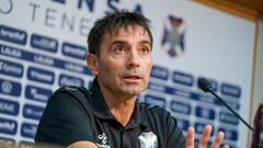 SANTA CRUZ DE TENERIFE , 15/12/2023.- El entrenador del Club Deportivo Tenerife, Asier Garitano, ofrece una rueda de prensa previa al encuentro ante el Racing de Ferrol, que disputan este domingo dentro de la jornada 20 de LaLiga Hypermotion. EFE/Ramón de la Rocha
