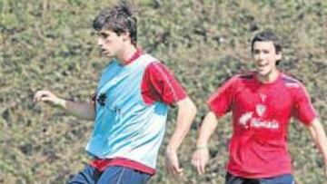 <b>EN EL VERDE. </b>Javi Martínez golpea un balón durante el partidillo del entrenamiento de ayer.