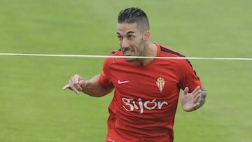 Lillo durante un entrenamiento con el Sporting de Gij&oacute;n. 