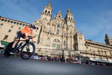 21ª etapa de la ronda española de 33 Km (contrarreloj) que ha transcurrido entre las localidades de Padrón y de Santiago de Compostela.