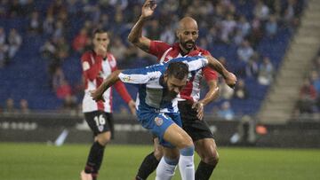 Mikel Rico se desplegó en la zona ancha.