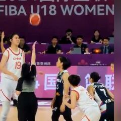 El salto viral entre la china de 2,20 y su rival: es todavía peor de lo que imaginan