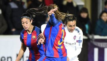 Marta Vieira da Silva battles for the ball with Barça's Vicky Losada in last week's Champions League quarter final first leg.