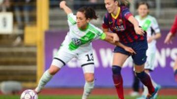 Nadine Kessler, del Wolfsburgo, domina el balón en la victoria ante el Barcelona por la Champions femenina.