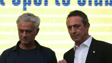 Mourinho, junto a Koc