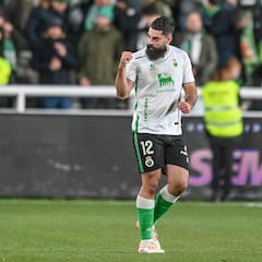 Maguette y Villalibre marcan la diferencia en un partido con polémica