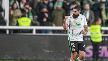 Villalibre celebra su gol al Burgos.