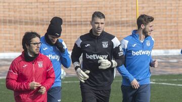 Cuéllar no se entrena por lesión y es baja contra el Betis