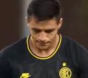 La singular jugada que le valió la expulsión a Alexis en el Inter