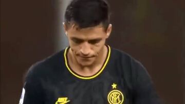 La singular jugada que le valió la expulsión a Alexis en el Inter