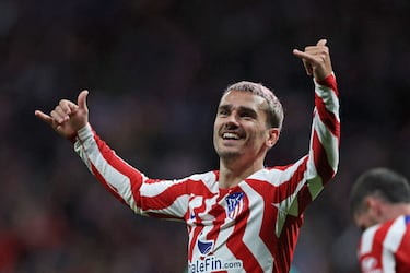 1-0. Antoine Griezmann celebra el primer tanto que marca en el minuto 22.