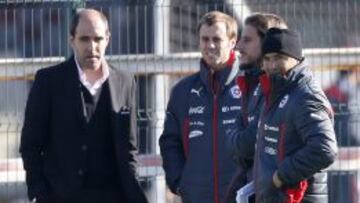 El entrenador de la seleccion chilena Jorge Sampaoli, derecha, es fotografiado junto al presidente de la ANFP Sergio Jadue durante la practica matinal en el complejo deportivo de Quilin en Santiago, Chile.