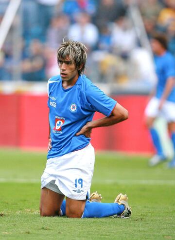 Jugó en Cruz Azul del 2003 al 2008.