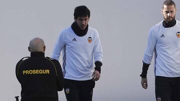 El Valencia se reúne con Parejo y el club desmiente que se vaya