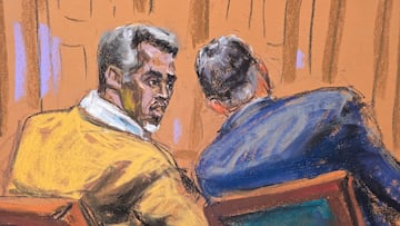 Sean "Diddy" Combs habla con su abogado, Marc Agnifilo, durante su juicio en la ciudad de Nueva York, EE. UU.