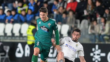 Pinchi debutó con el Racing de Ferrol ante el Burgos.