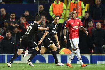 0-1. Wissam Ben Yedder celebró el primer gol.