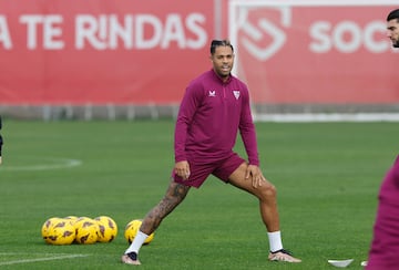 Mariano, durante un entrenamiento con el Sevilla.