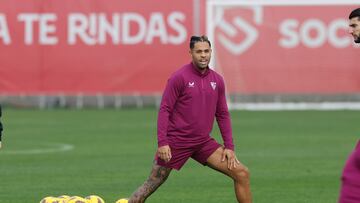 Mariano, en un entrenamiento del Sevilla.