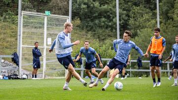 Los jugadores de la Real Sociedad entrenan en Zubieta.