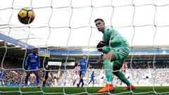 Este error de Butland le cost&oacute; dos puntos al Leicester.