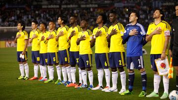 BUENOS AIRES, ARGENTINA - JUNE 07: Players of Colombia sing the national anthem before a match between Argentina and Colombia as part of the 13th round of the South American Qualifiers for the FIFA's World Cup Brazil 2014 at the Monumental Stadium on June 07, 2013 in Buenos Aires, Argentina. (Photo by Gabriel Rossi/LatinContent via Getty Images)