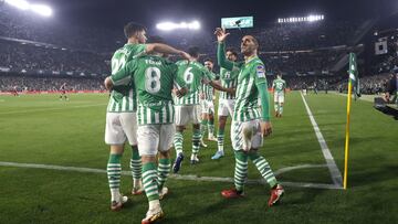 Los jugadores celebran un gol ante la Real. 