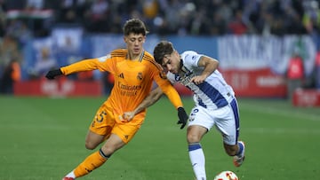 LEGANÉS (MADRID), 05/02/2025.- El centrocampista turco del Real Madrid Arda Guler (i) lucha con Adriá Altimira, del Leganés, durante el partido de cuartos de final de la Copa del Rey que CD Leganés y Real Madrid disputan este miércoles en el estadio de Butarque. EFE/Kiko Huesca