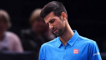 Novak Djokovic, con mala cara tras perder un punto.